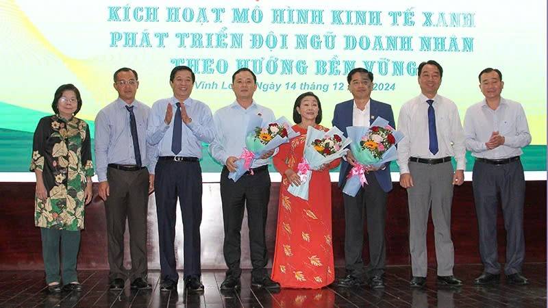 Hiệp hội Doanh nghiệp tỉnh Vĩnh Long ra mắt Câu lạc bộ dẫn đầu - Thương hiệu tiêu biểu Vĩnh Long Hiệp hội Doanh nghiệp tỉnh Vĩnh Long ra mắt Câu lạc bộ dẫn đầu - Thương hiệu tiêu biểu Vĩnh Long