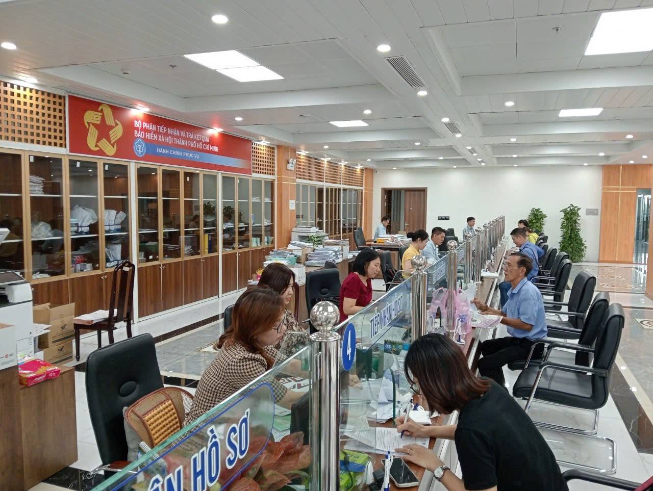 Có quyền lựa chọn hình thức phù hợp, tiện lợi nhất để nhận lương hưu và trợ cấp BHXH Có quyền lựa chọn hình thức phù hợp, tiện lợi nhất để nhận lương hưu và trợ cấp BHXH