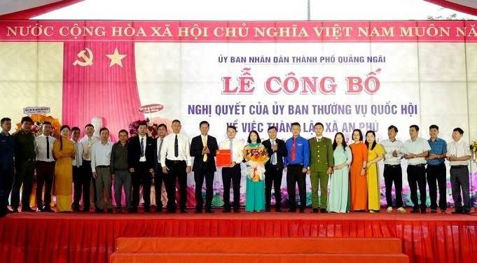 Công bố Nghị quyết của Ủy ban Thường vụ Quốc hội Thành lập xã đông dân nhất Quảng Ngãi