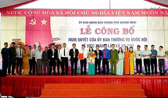 Quảng Ngãi tổ chức Lễ công bố Nghị quyết của Ủy ban Thường vụ Quốc hội về việc sắp xếp đơn vị hành chính cấp xã của tỉnh Quảng Ngãi, giai đoạn 2023 - 2025.