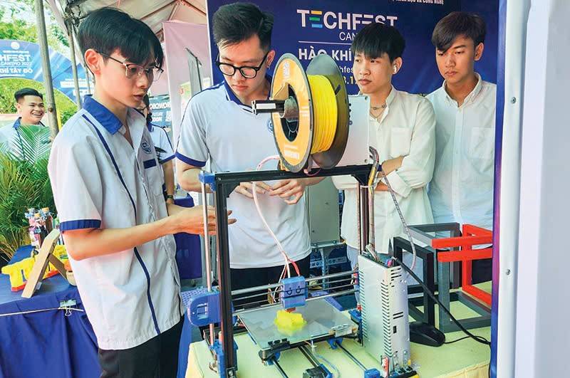 Hoạt động trưng bày, giới thiệu các công nghệ mới tại Techfest Cantho 2023.