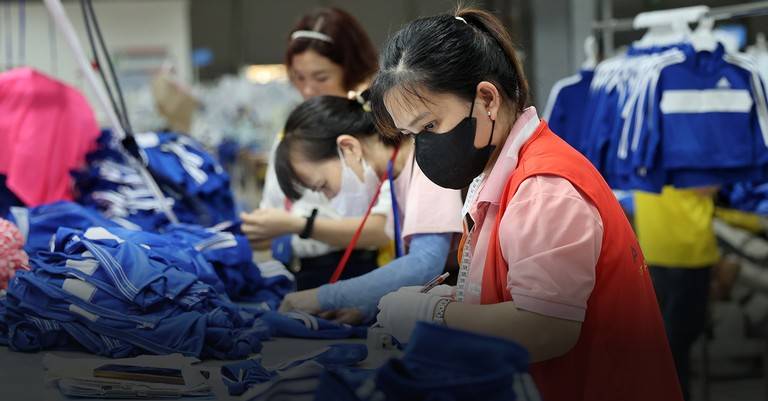 Việt Nam nằm trong top 20 quốc gia có số giờ làm việc nhiều nhất thế giới