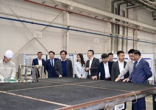 Các doanh nghiệp hội viên tham quan, nghe giới thiệu về công nghệ, kinh nghiệm sản xuất tại Công ty TNHH Công nghiệp Intco Việt Nam.