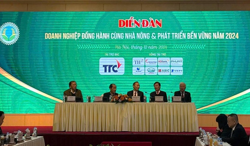 Toàn cảnh Diễn đàn diễn ra sáng ngày 18/12