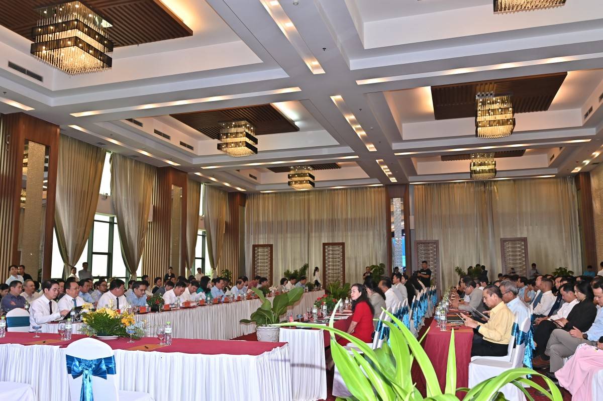  Bí thư Tỉnh ủy Khánh Hòa: ''Đặt khó khăn của doanh nghiệp vào khó khăn chung của tỉnh''