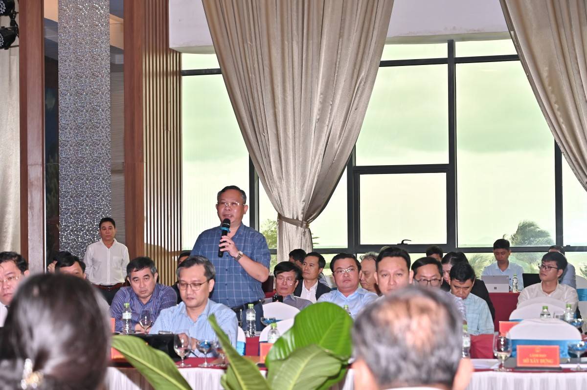 Hội nghị đối thoại doanh nghiệp lần II năm 2024. Có 150 doanh nghiệp tham dự. Lãnh đạo tỉnh Khánh Hòa tiếp nhận thông tin từ 60 doanh nghiệp.