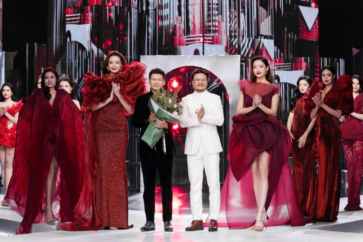 bộ sưu tập “Scarlet Memories” của NTK Hoàng Minh Hà