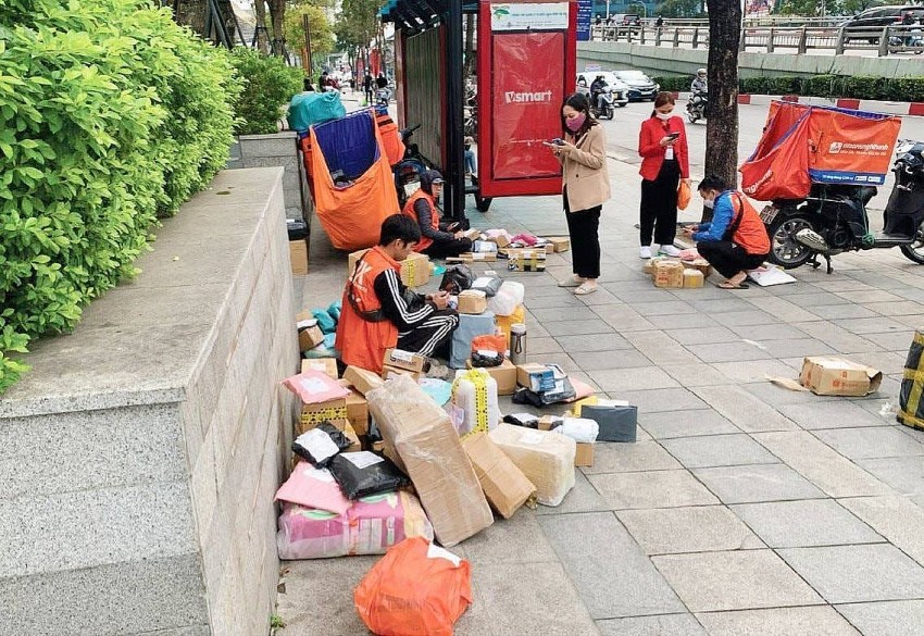 VECOM: Rác thải nhựa từ thương mại điện tử sẽ chạm mốc 800.000 tấn vào năm 2030 VECOM: Rác thải nhựa từ thương mại điện tử sẽ chạm mốc 800.000 tấn vào năm 2030