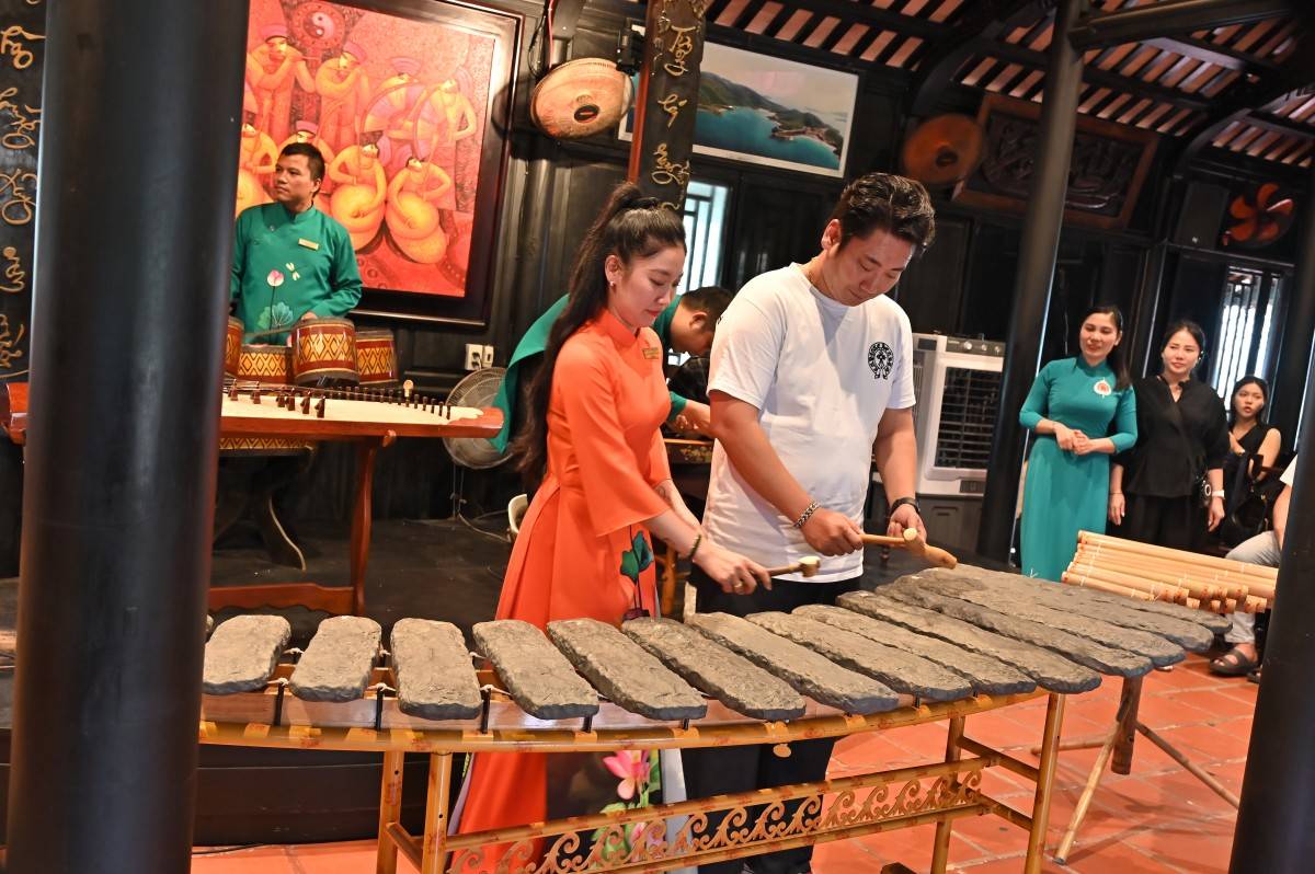 Giao lưu văn hóa Việt HànChào mừng kỷ niệm 32 năm quan hệ ngoại giao Việt Nam - Hàn Quốc và 22 năm hợp tác giữa Khánh Hòa - Ulsan. Giao lưu văn hóa Việt HànChào mừng kỷ niệm 32 năm quan hệ ngoại giao Việt Nam - Hàn Quốc và 22 năm hợp tác giữa Khánh Hòa - Ulsan.