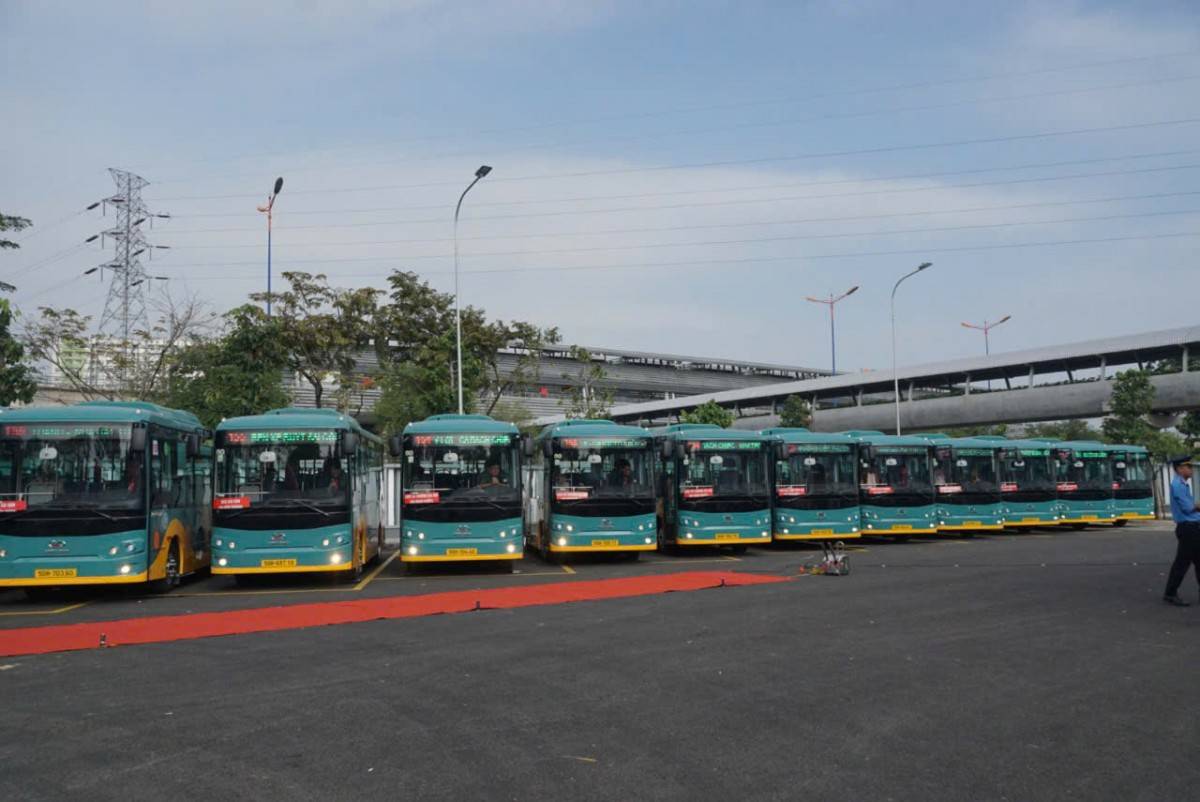 đưa vào vận hành khai thác 17 tuyến xe buýt thuần điện có trợ giá nói trên đưa đến cho người dân đi lại trong nội thành TP. HCM có thêm sự chọn lựa dịch vụ vận chuyển có chất lượng cao