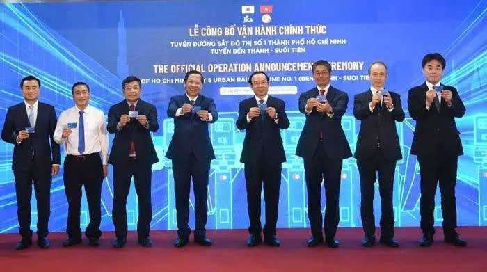  chính thức vận hành khai thác tuyến đường sắt đô thị số 1 Bến Thành - Suối Tiên