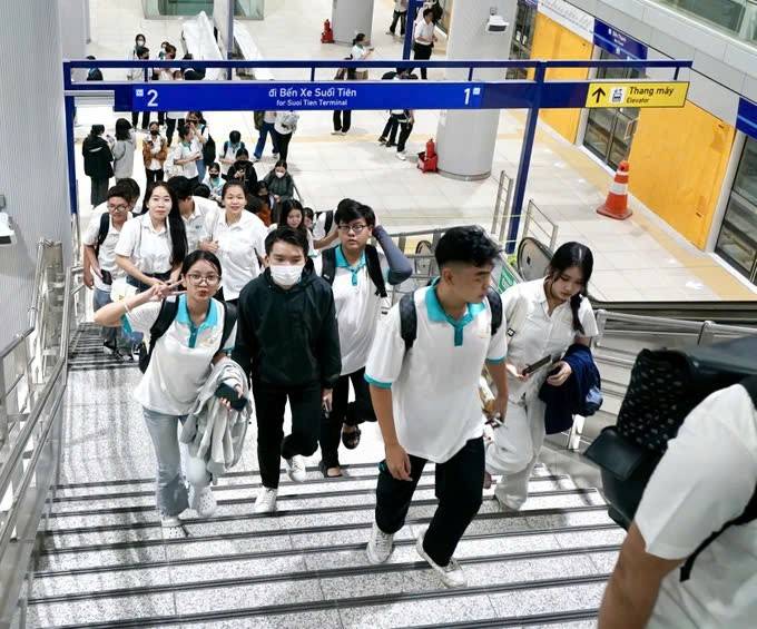 Người dân TP. HCM trải nghiệm tuyến Metro số 1