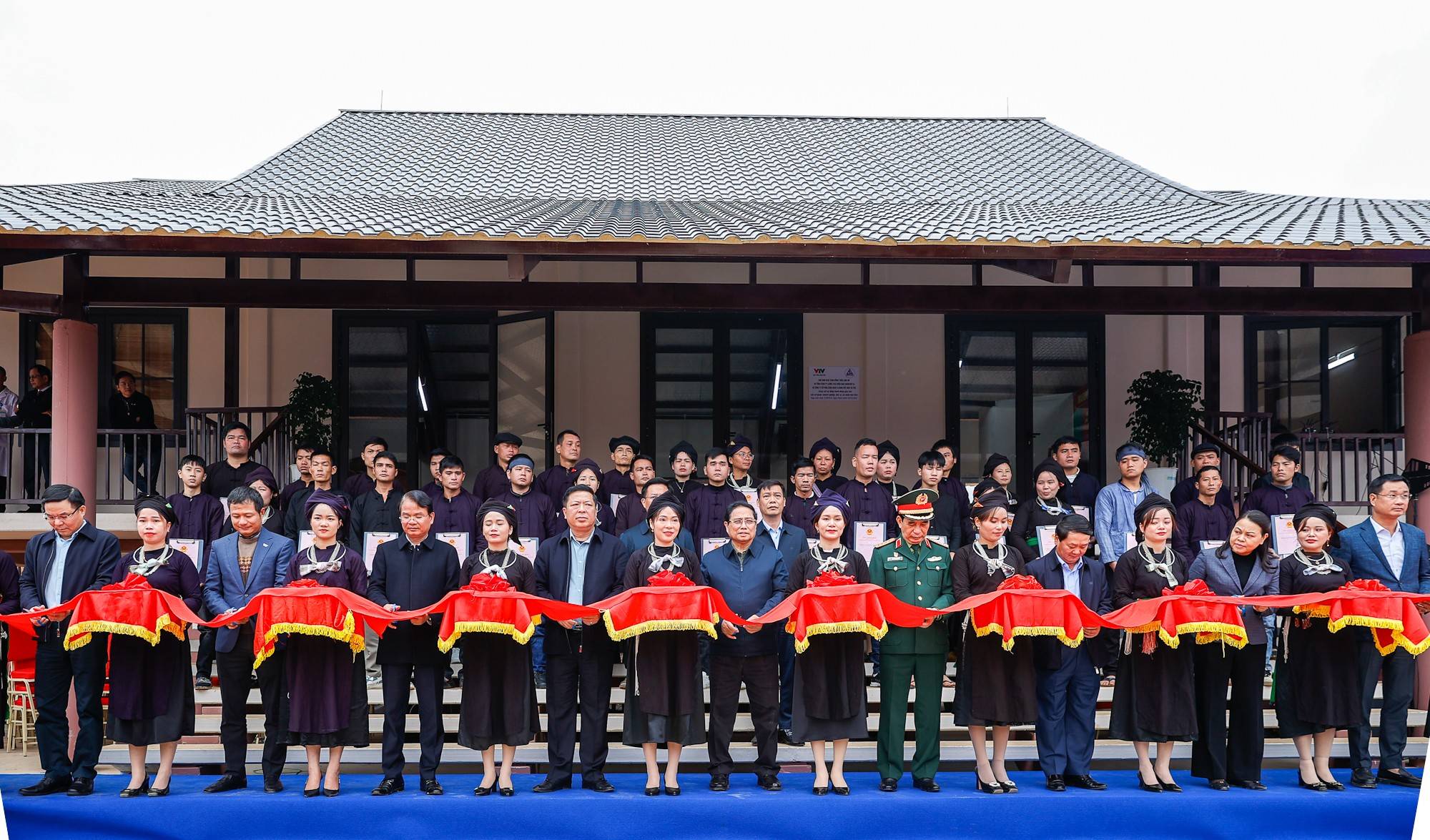 Thủ tướng cùng các đại biểu cắt băng khánh thành dự án - Ảnh: VGP/Nhật Bắc Thủ tướng cùng các đại biểu cắt băng khánh thành dự án - Ảnh: VGP/Nhật Bắc