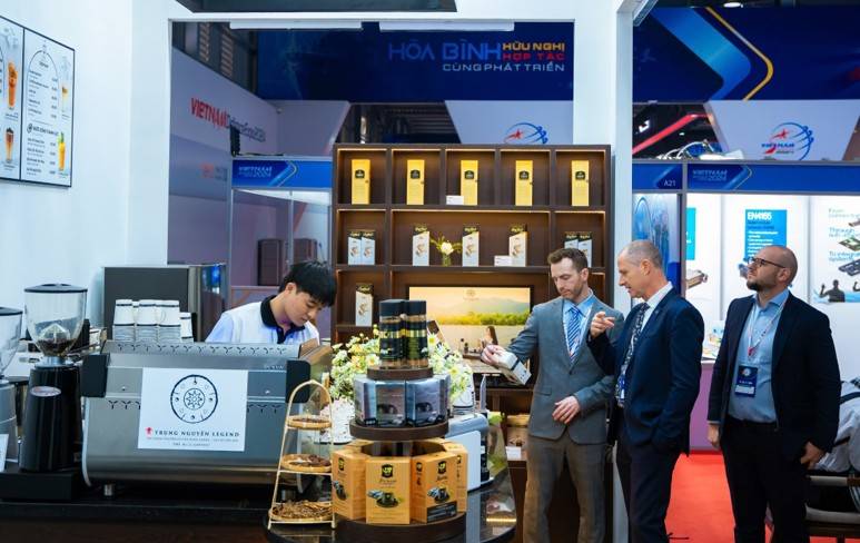 Ấn tượng Trung Nguyên E-Coffee tại Triển lãm Quốc phòng quốc tế Việt Nam 2024