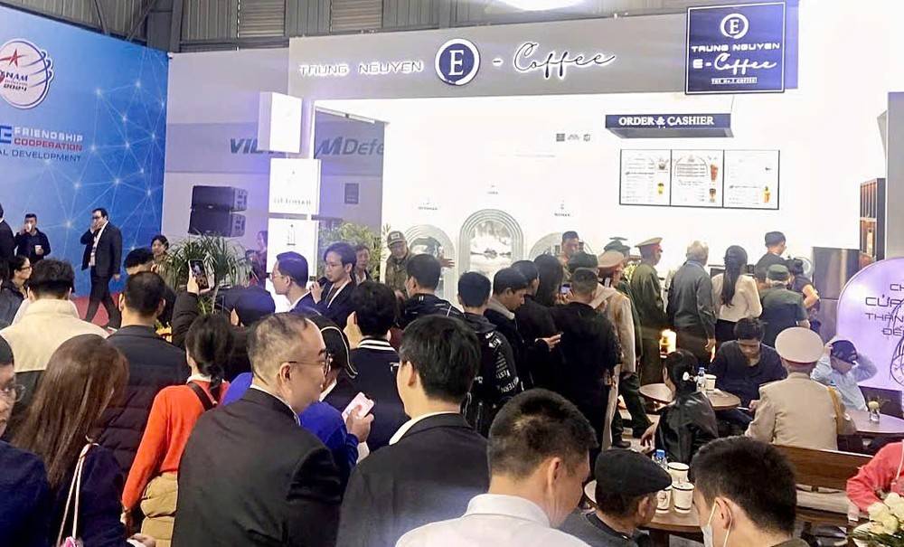 Ấn tượng Trung Nguyên E-Coffee tại Triển lãm Quốc phòng quốc tế Việt Nam 2024