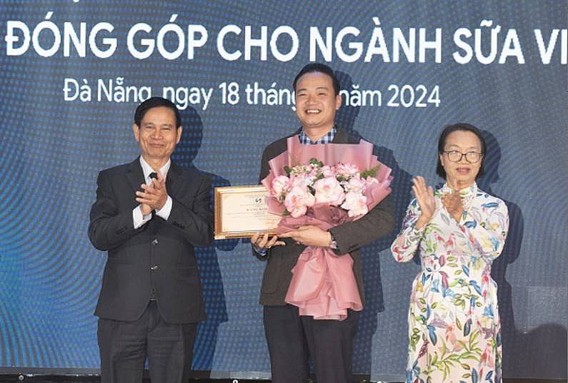 Natrumax vinh dự được nhận Bằng khen của Hiệp hội Sữa Việt Nam