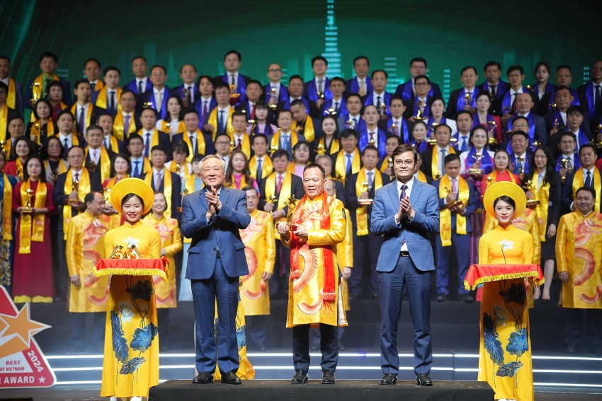 Stavian Hoá chất nhận giải thưởng Sao Vàng Đất Việt năm 2024