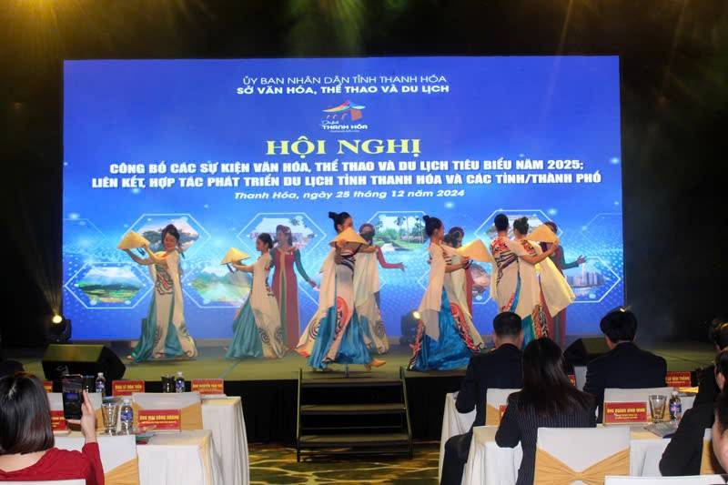 Tiết mục văn nghệ chào mừng