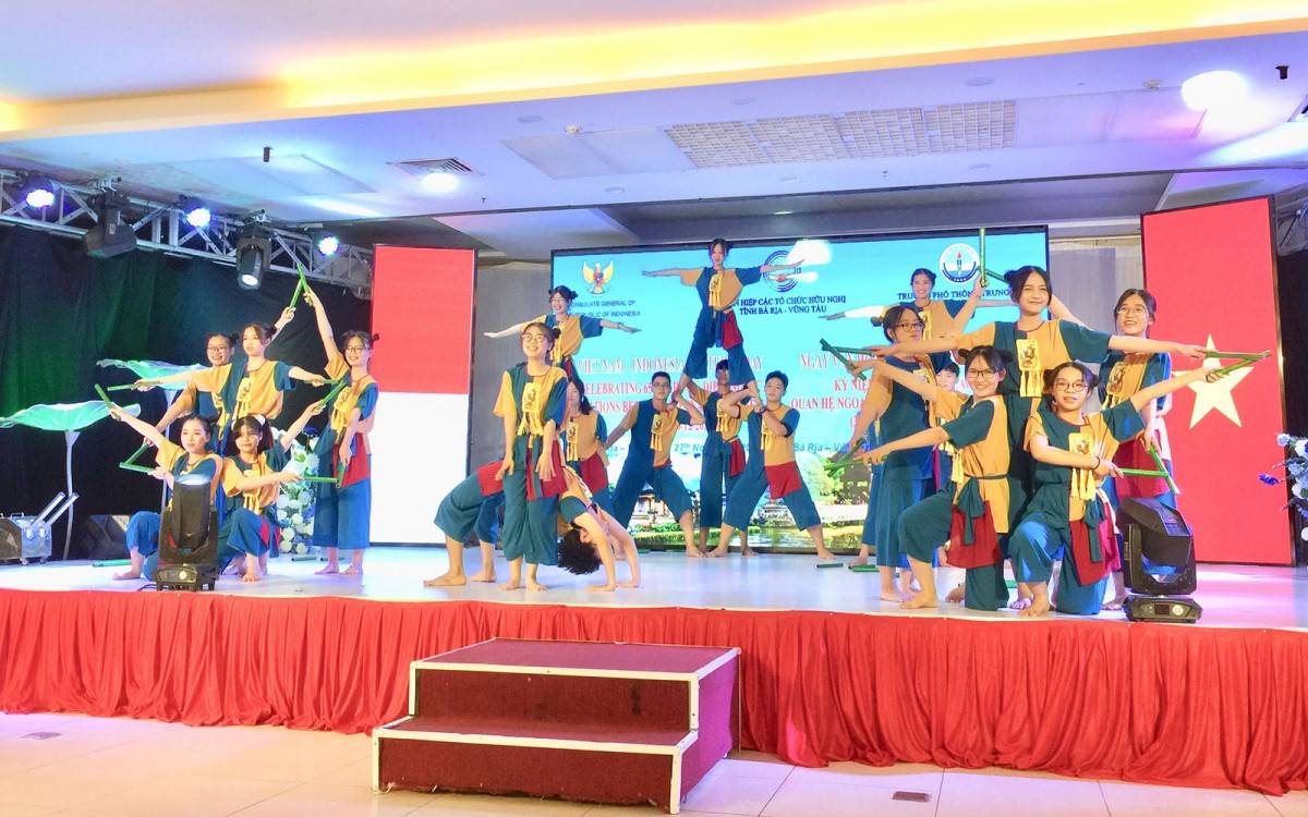 Giao lưu văn hóa Việt Nam - Indo