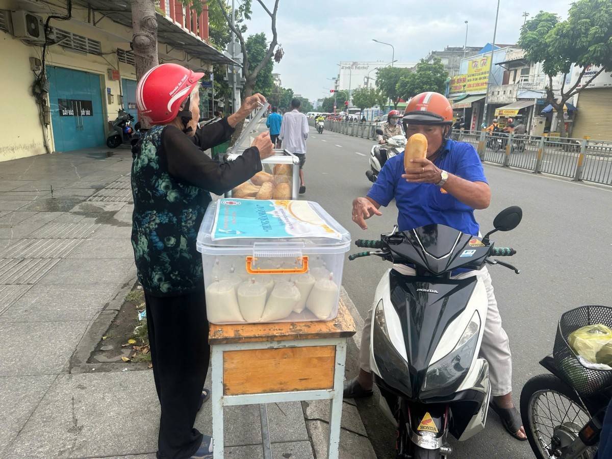 chăm lo cho người dân có hoàn cảnh khó khăn có bữa ăn sáng đủ no để đảm bảo sức khỏe, yên tâm lao động bắt đầu ngày mới