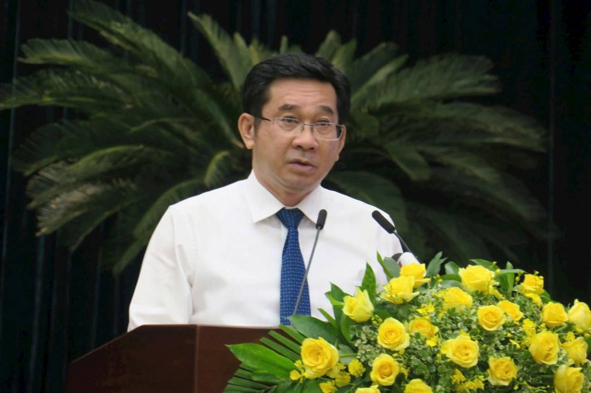 Phó Chủ tịch thường trực UBND TP.HCM Dương Ngọc Hải báo cáo tại hội nghị