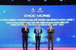 ABBANK nhận giải tôn vinh doanh nghiệp thực hiện tốt công bố thông tin và minh bạch