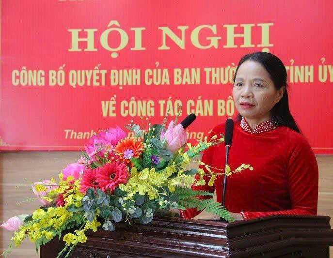 Bà Bùi Thị Mười, Tỉnh ủy viên, Phó Trưởng Ban Thường trực Ban Tuyên giáo Tỉnh ủy, đã xung phong xin nghỉ hưu sớm