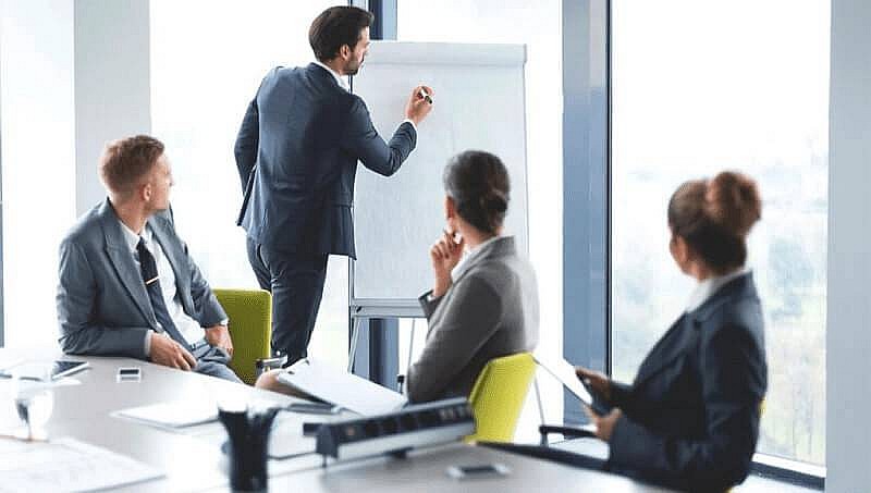 Số lượng CEO của Mỹ nghỉ việc trong năm 2024 tăng cao kỷ lục