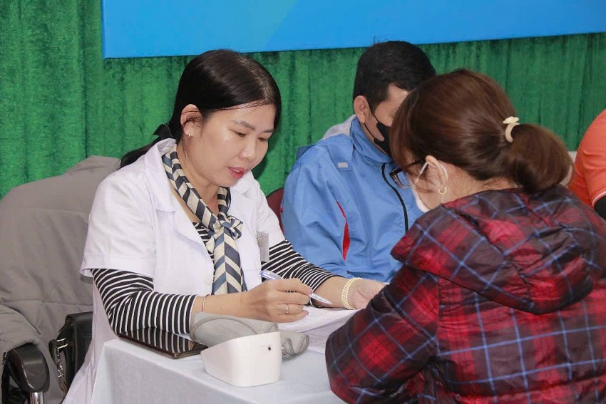 Hội Nhà báo thành phố Hà Nội tổ chức chương trình chăm sóc sức khỏe cho cán bộ, hội viên