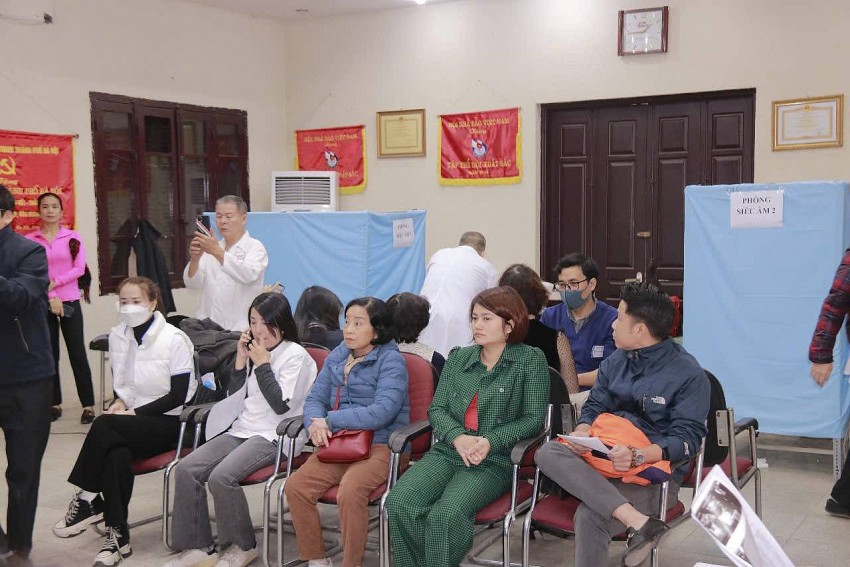 Hội Nhà báo thành phố Hà Nội tổ chức chương trình chăm sóc sức khỏe cho cán bộ, hội viên