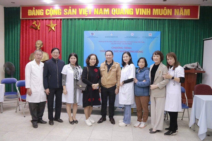 Hội Nhà báo thành phố Hà Nội tổ chức chương trình chăm sóc sức khỏe cho cán bộ, hội viên