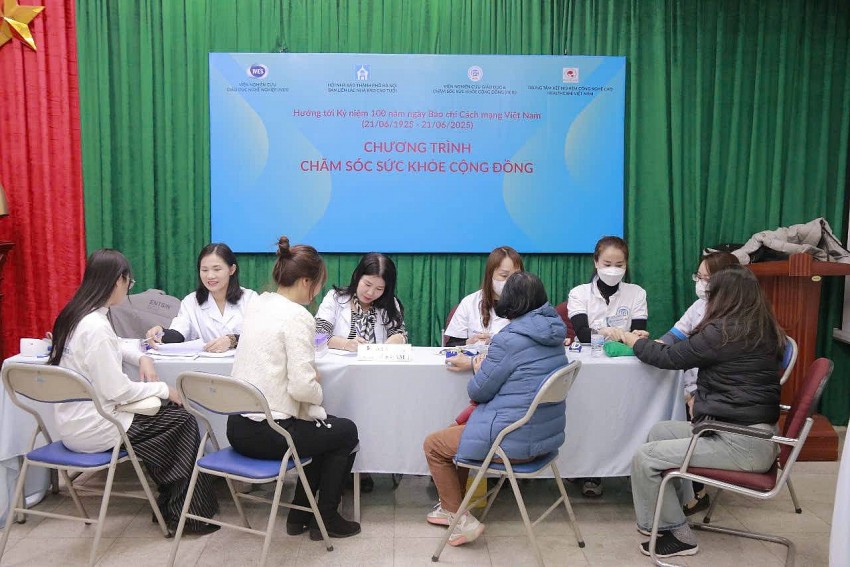 Hội Nhà báo thành phố Hà Nội tổ chức chương trình chăm sóc sức khỏe cho cán bộ, hội viên