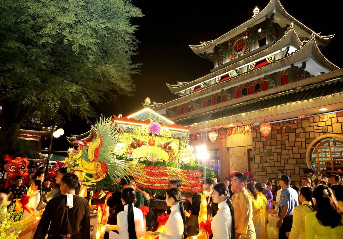 Lễ hội Vía Bà Chúa Xứ núi Sam (Ảnh: Cổng TTDDT AG) Lễ hội Vía Bà Chúa Xứ núi Sam (Ảnh: Cổng TTDDT AG)