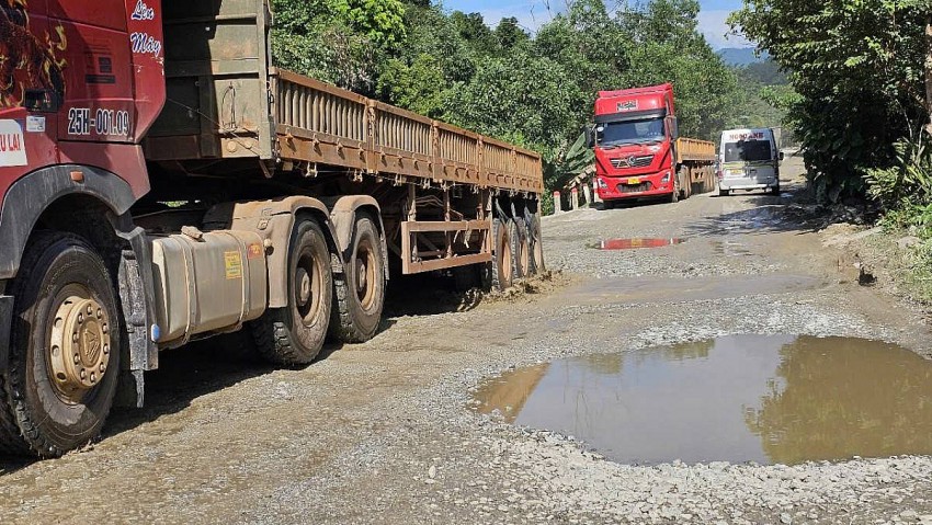 Quốc lộ 14B thuộc trục đường ngang chính kết nối Đông – Tây ở khu vực phía Bắc tỉnh Quảng Nam. Trục đường này nằm trong mạng lưới đường ASEAN, bắt đầu từ Cảng Tiên Sa (Đà Nẵng) đến Cửa khẩu quốc tế Nam Giang - Đắc Tà Oọc và nối qua Lào. 