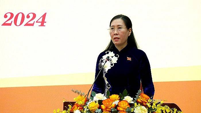 Bí thư Tỉnh ủy, Chủ tịch HĐND tỉnh Bùi Thị Quỳnh Vân phát biểu bế mạc kỳ họp.