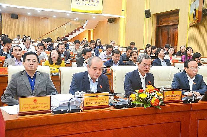 Chủ tịch UBND tỉnh Quảng Ngãi Nguyễn Hoàng Giang; các Các đồng chí lãnh đạo tỉnh tham dự kỳ họp