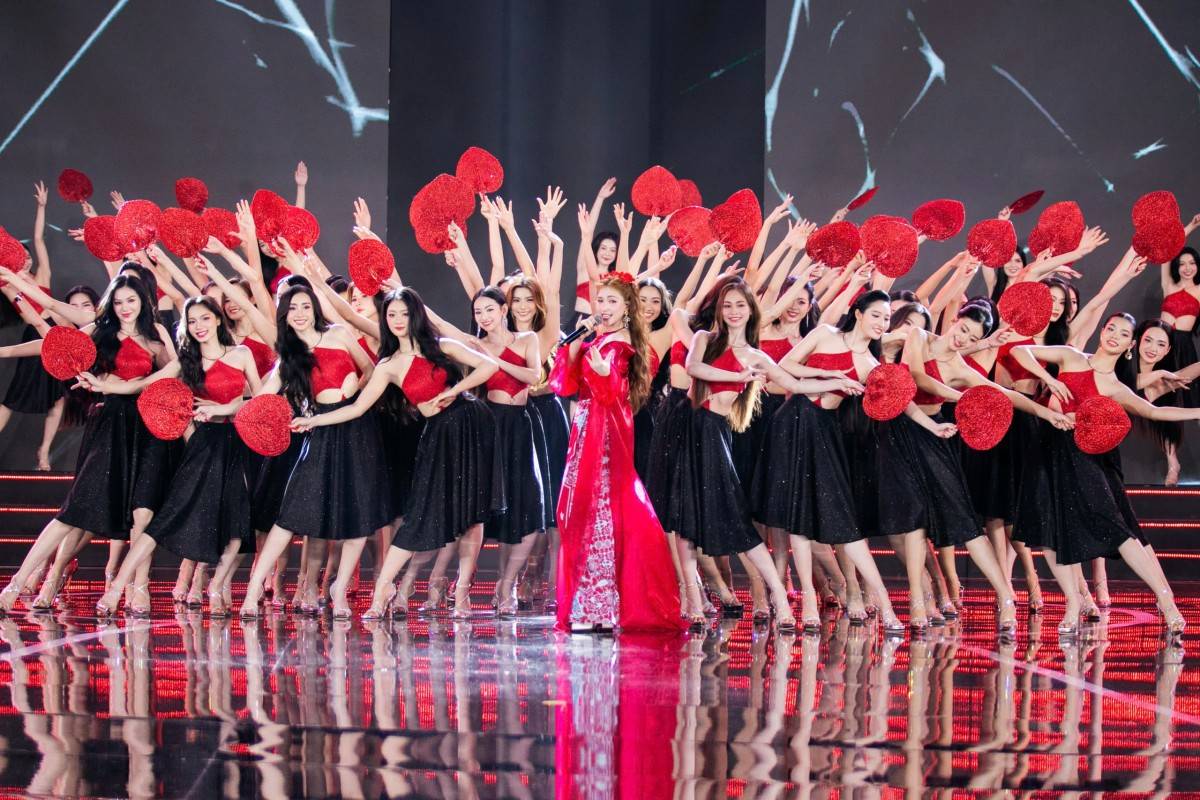 Top 60 đồng diễn tiết mục 'Kén cá chọn canh