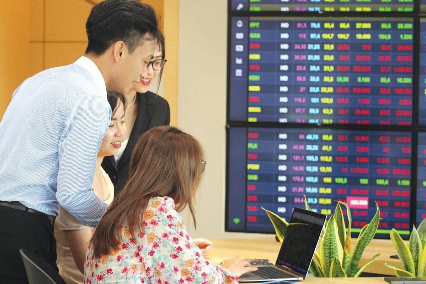 Lợi nhuận nhóm doanh nghiệp niêm yết quý IV/2024 có thể tăng 25% so với cùng kỳ