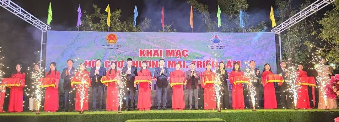 Đông Triều: Hoành tráng khai mạc hội chợ, mô hình kinh tế đêm