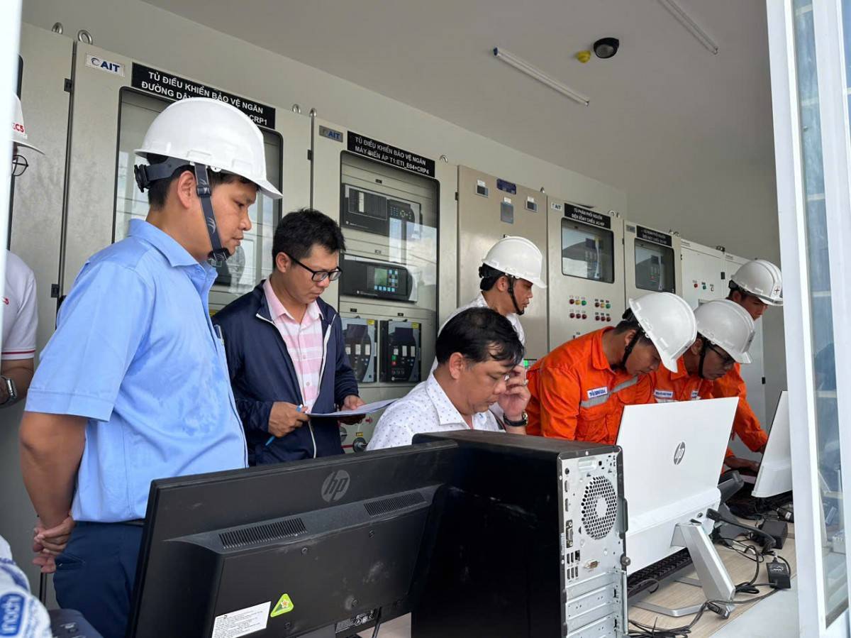 Lãnh đạo EVNSPC giám sát, chỉ đạo công tác đóng điện  Dự án TBA 110kV Tân Phú Thạnh (Hậu Giang), ngày 28/12 Lãnh đạo EVNSPC giám sát, chỉ đạo công tác đóng điện  Dự án TBA 110kV Tân Phú Thạnh (Hậu Giang), ngày 28/12