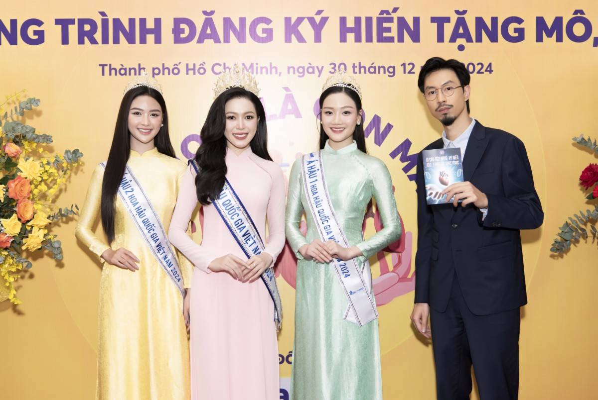 Top 3 Hoa hậu Quốc gia Việt Nam tặng vé xe Tết, kêu gọi hiến tạng