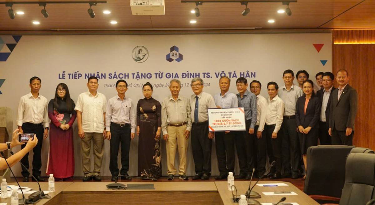 Các đại biểu chụp ảnh kỷ niệm tại buổi lễ