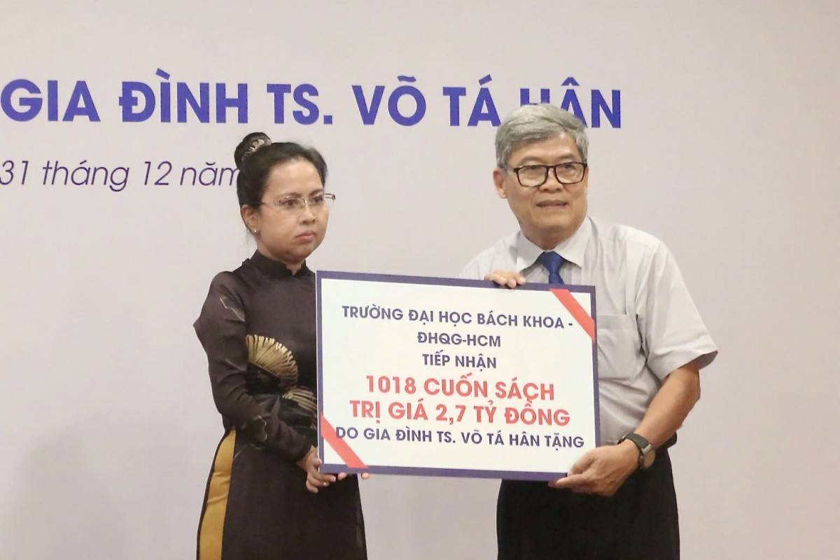 lễ trao tặng sách từ gia đình TS. Võ Tá Hân, một kiều bào Mỹ cho thư viện trường Đại học Bách Khoa TP. HCM.