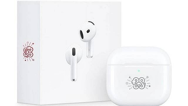 AirPods 4 khắc hình con rắn: Siêu phẩm công nghệ mừng Tết Nguyên đán 2025