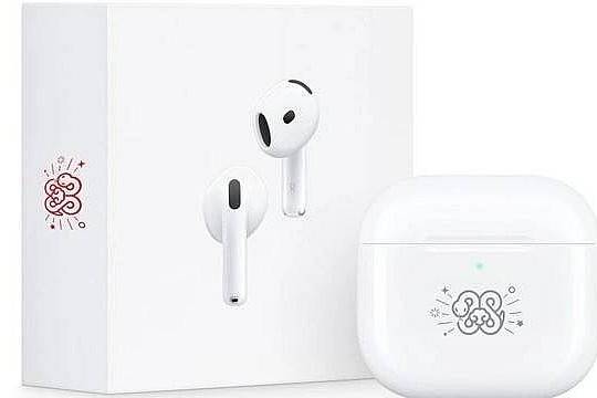 AirPods 4 khắc hình con rắn: Siêu phẩm công nghệ mừng Tết Nguyên đán 2025