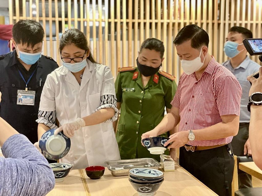 Hà Nội tăng cường kiểm tra đột xuất an toàn thực phẩm dịp Tết Nguyên đán