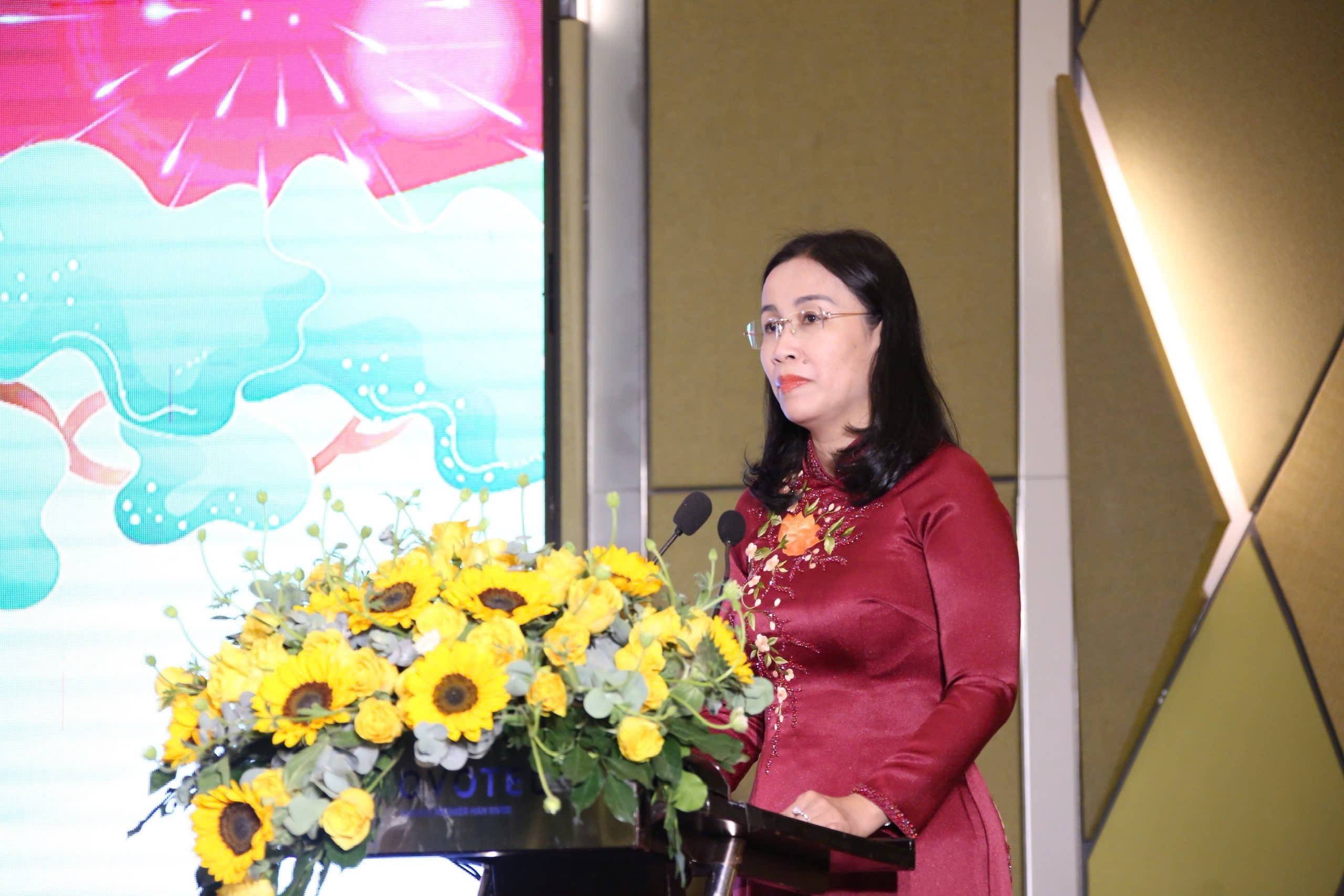 Bà Nguyễn Thị Anh Thi, Phó Chủ tịch UBND TP Đà Nẵng phát biểu tại buổi họp báo. Bà Nguyễn Thị Anh Thi, Phó Chủ tịch UBND TP Đà Nẵng phát biểu tại buổi họp báo.