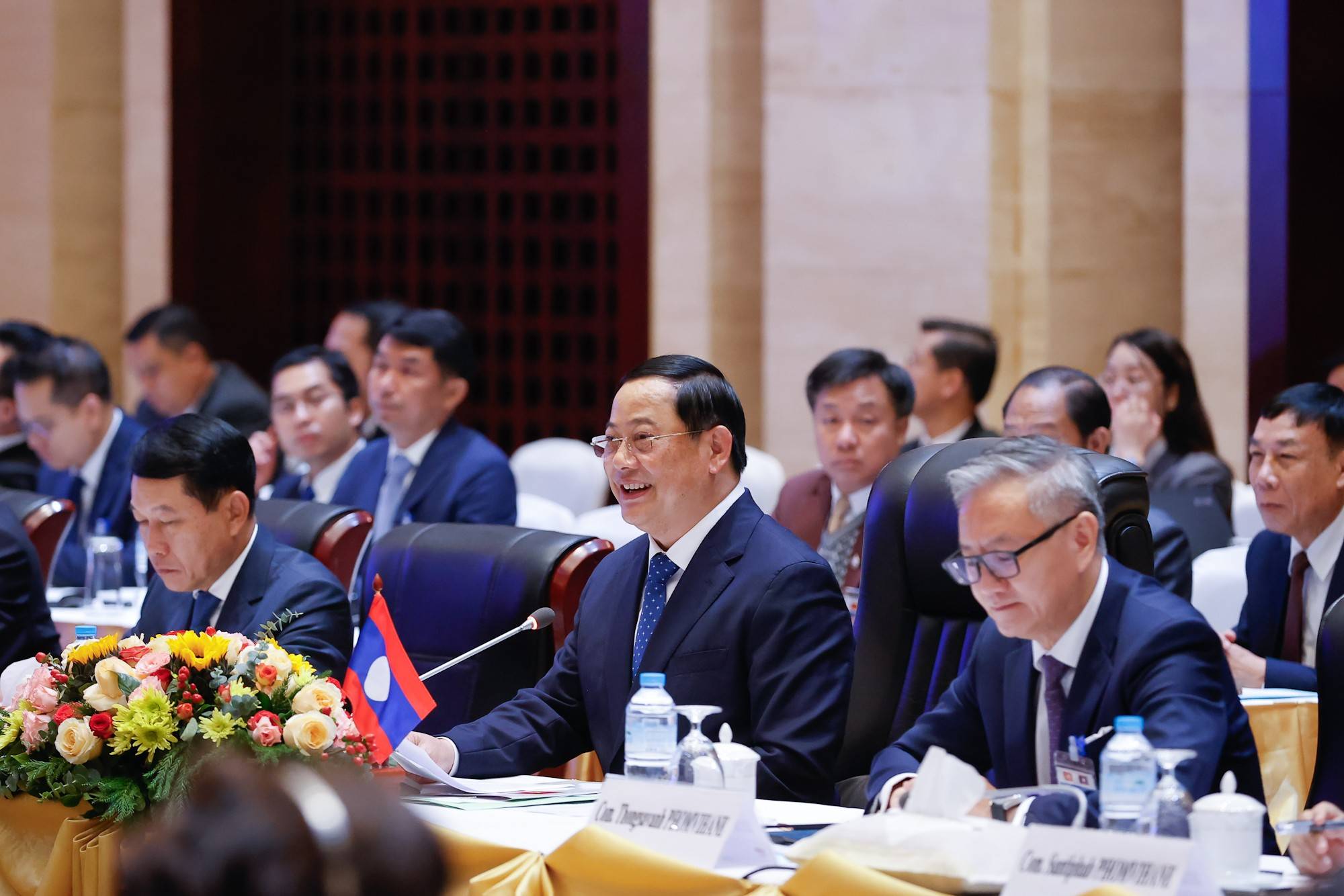 Việt Nam, Lào đẩy mạnh kết nối kinh tế, sớm đạt mục tiêu 5 tỷ USD thương mại song phương