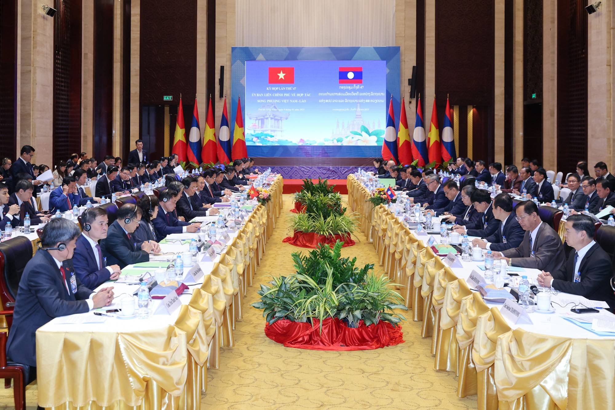 Việt Nam, Lào đẩy mạnh kết nối kinh tế, sớm đạt mục tiêu 5 tỷ USD thương mại song phương