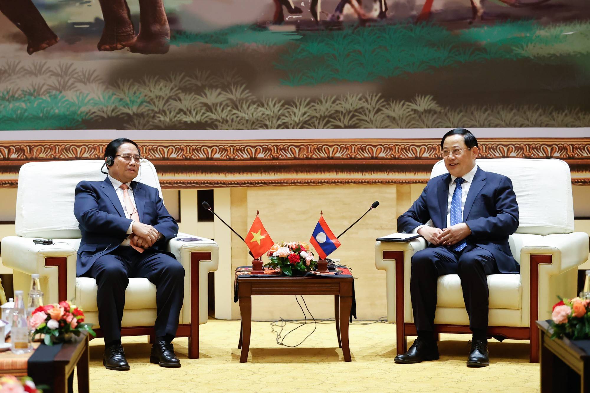 Việt Nam, Lào đẩy mạnh kết nối kinh tế, sớm đạt mục tiêu 5 tỷ USD thương mại song phương